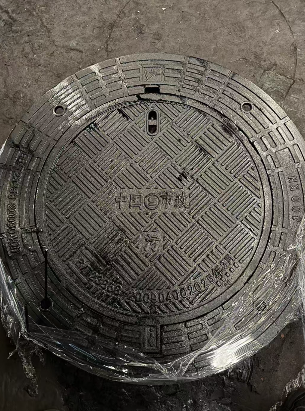 鲅鱼圈球墨铸铁防沉降井盖展示